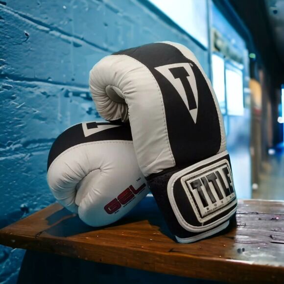 Title Boxing Gel World Bag Gloves - Black/White Leather - 16oz - Men’s Size M - Picture 1 of 10